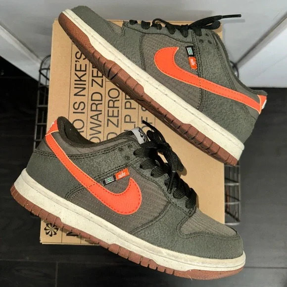 Nike Dunk Low SE - Olive Green & Orange - Picture 4 of 6